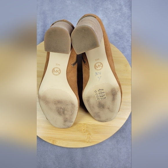 Michael Kors Wesley Genuine Leather Bootie Heels size 10 M - Picture 11 of 11